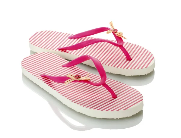 Pembe plaj ayakkabıları üzerinde beyaz izole — Stok fotoğraf