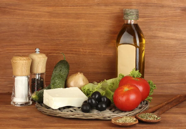 Ingredients for a Greek salad on wooden background close-up — Stock Photo, Image