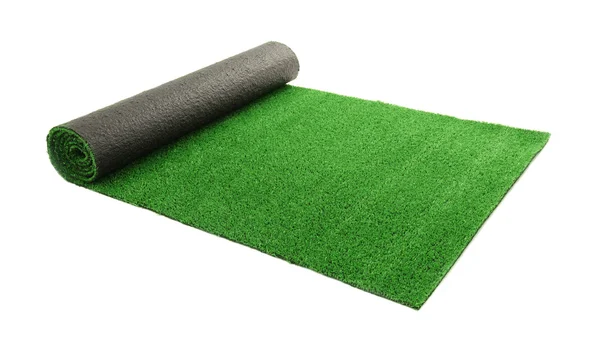 Beyaz izole yapay haddelenmiş yeşil çimen — Stok fotoğraf