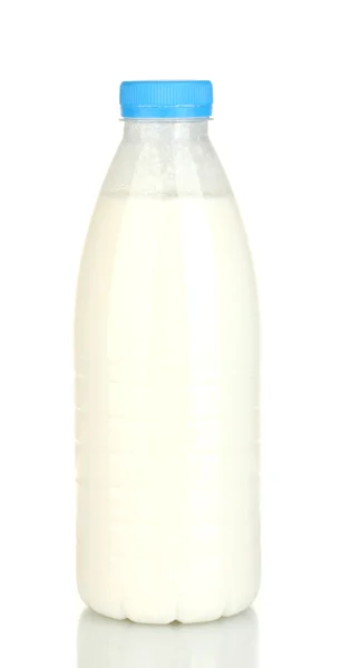 Μπουκάλι γάλα που απομονώνονται σε λευκό φόντο close-up — Φωτογραφία Αρχείου
