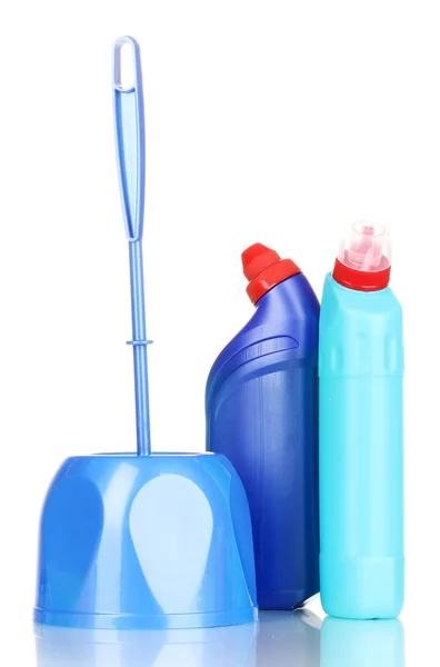 Produtos de limpeza e escova para vaso sanitário isolado em branco — Fotografia de Stock