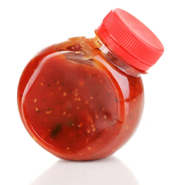 Molho de tomate em garrafa isolado em branco — Fotografia de Stock