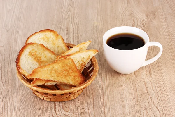 Pequeno-almoço clássico. Café e torradas — Fotografia de Stock