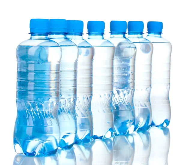 Bottiglie di plastica di acqua isolata su bianco — Foto Stock