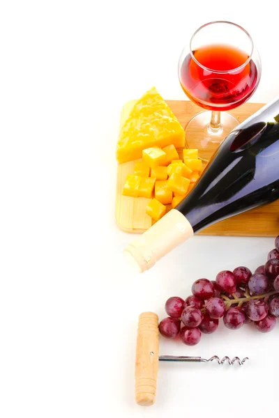 Flasche großen Wein mit Weinglas und Käse isoliert auf weiß — Stockfoto