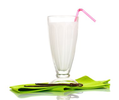 vanilyalı milkshake üzerinde beyaz izole