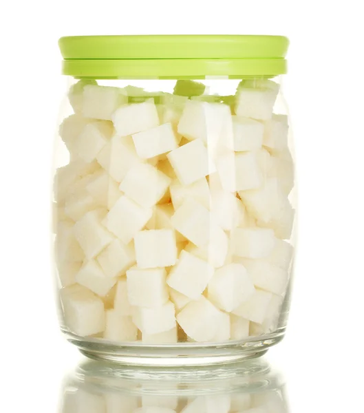 Glas mit einem weißen Klumpen Zucker isoliert auf weiß — Stockfoto