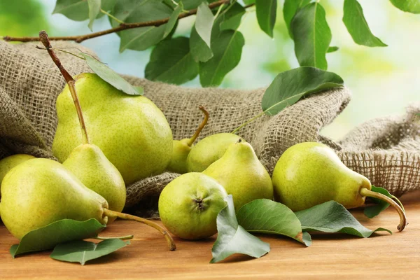 多汁美味梨的自然背景 — 图库照片