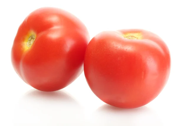 Olgun kırmızı domatesler beyaz renkte izole edilmiş — Stok fotoğraf