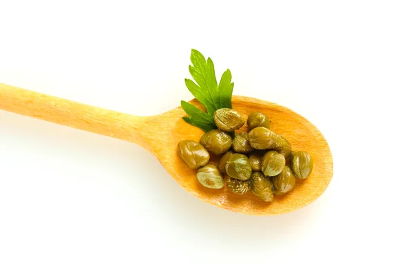 Green capers in wooden spoon on white background close-up — Stock Photo, Image