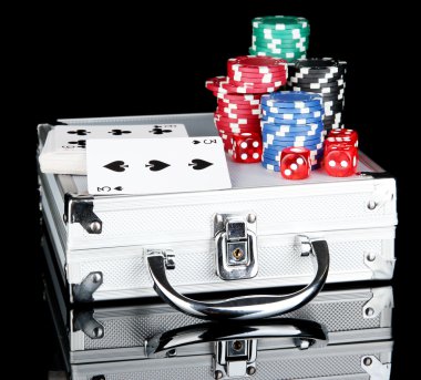 poker metalik olgu izole üzerinde siyah bir arka plan üzerinde ayarlama