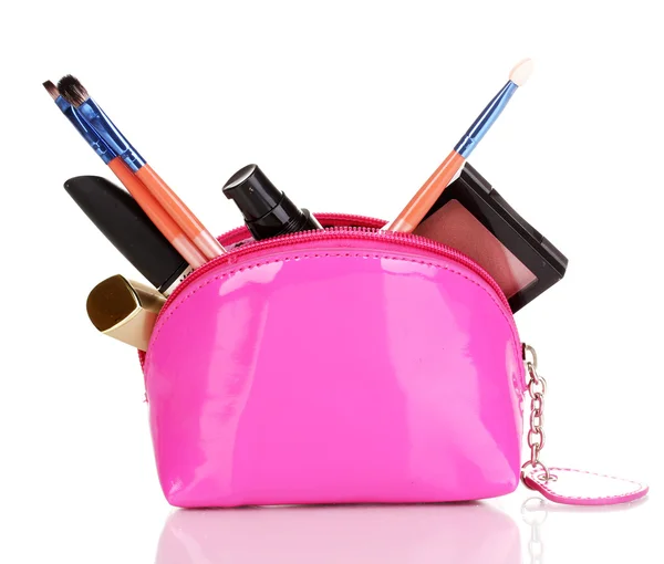 Maquiagem saco com cosméticos e escovas isoladas em branco — Fotografia de Stock