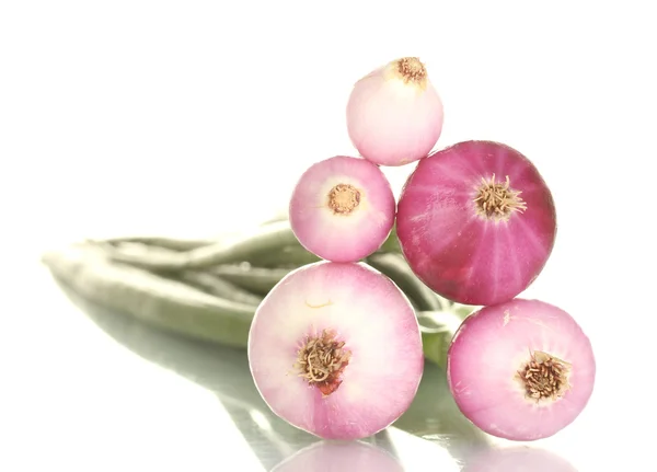 Tumpukan bawang merah muda terisolasi pada putih — Stok Foto