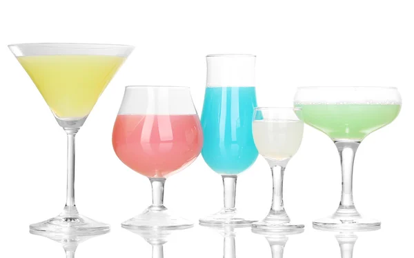Leckere Cocktails isoliert auf weiß — Stockfoto