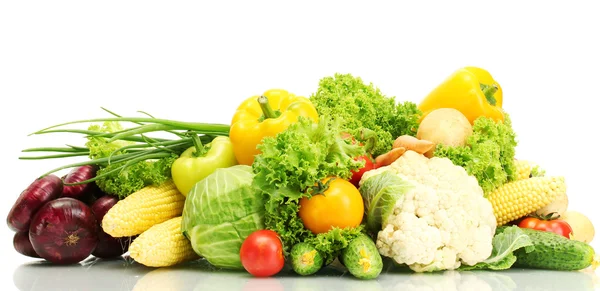 白で隔離された新鮮な野菜 — ストック写真