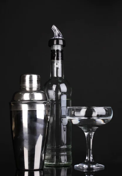Velsmagende gennemsigtig cocktail isoleret på sort - Stock-foto