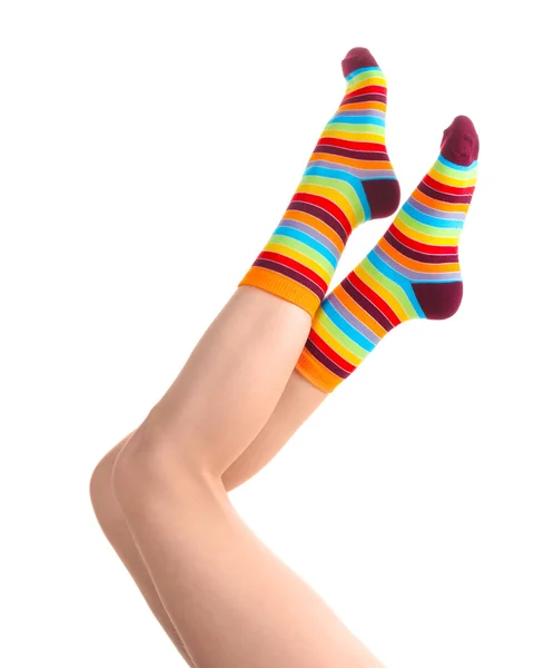 Frauenbeine in bunt gestreiften Socken isoliert auf weiß — Stockfoto