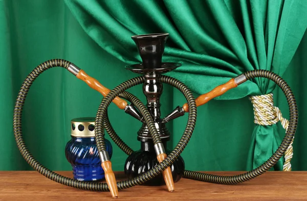 Hookah on a wooden table on a background of green curtain close-up — Stock Photo, Image