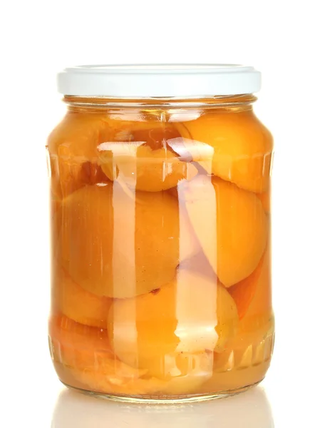Burk konserverade aprikoser isolerad på vit — Stockfoto