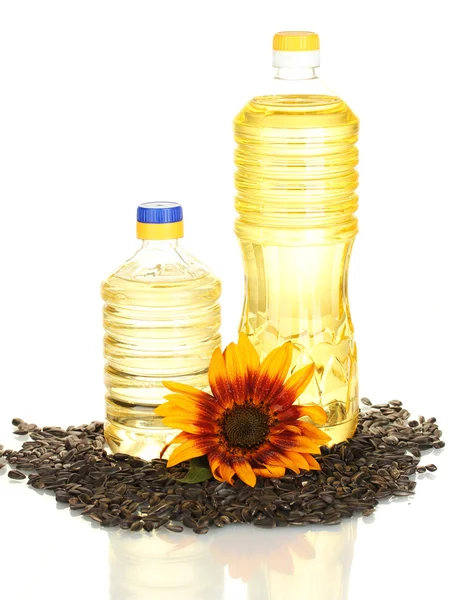 Olej słonecznikowy w plastikowych butelkach na białym tle — Zdjęcie stockowe
