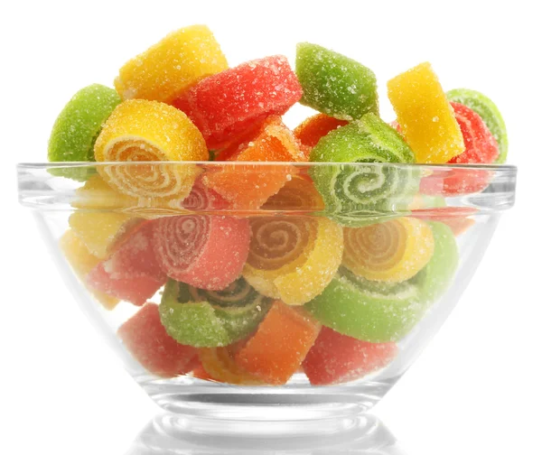 Kolorowe cukierki galaretki w szklanej misce izolowane na białym — Zdjęcie stockowe