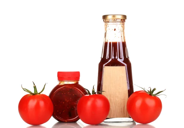 Tomatensaus in flessen geïsoleerd op wit — Stockfoto