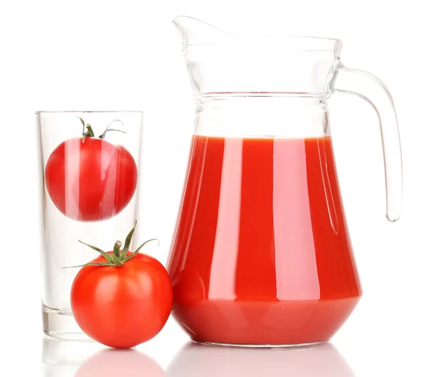 Jugo de tomate en jarra aislado sobre blanco —  Fotos de Stock