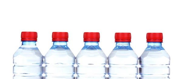 Bottiglie di plastica di acqua isolata su bianco — Foto Stock