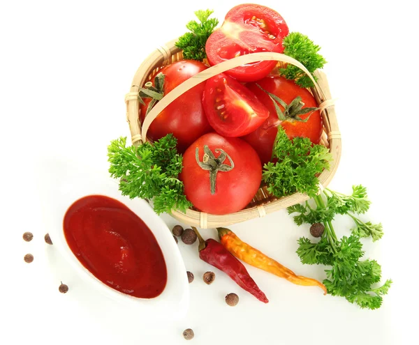 Stilleven tomaten ketchup en kruiden geïsoleerd op wit — Stockfoto