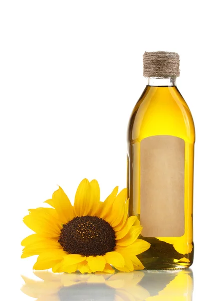 Olej v lahví a slunečnice, izolované na bílém — Stock fotografie