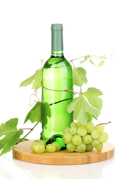 흰색 절연 하는 훌륭한 와인 한 병 — 스톡 사진