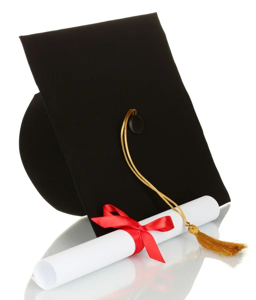 卒業生の帽子と白で隔離されるの卒業証書 — ストック写真