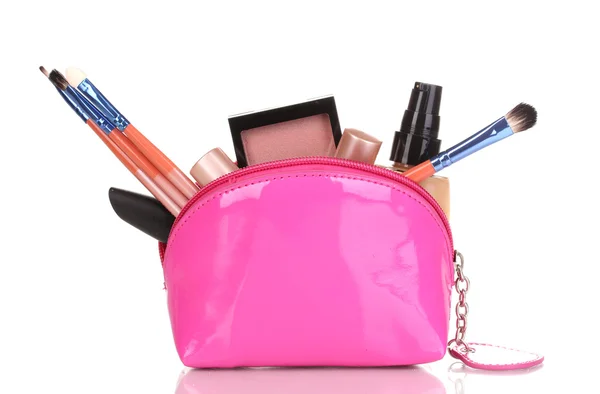 Make-up-Tasche mit Kosmetika und Pinseln isoliert auf weiß — Stockfoto
