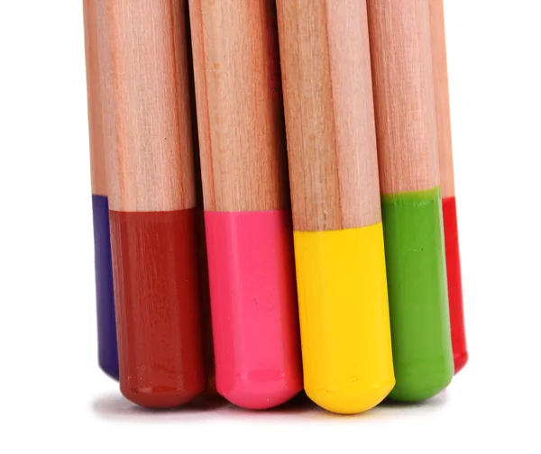 Ołówki kolorowe izolowane na białym — Zdjęcie stockowe