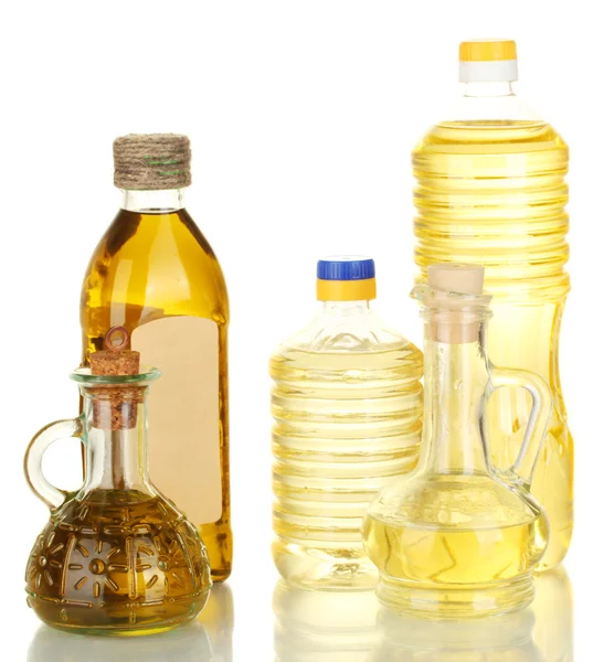 Aceite de oliva y girasol en las botellas y pequeños decantadores aislados en blanco — Foto de Stock
