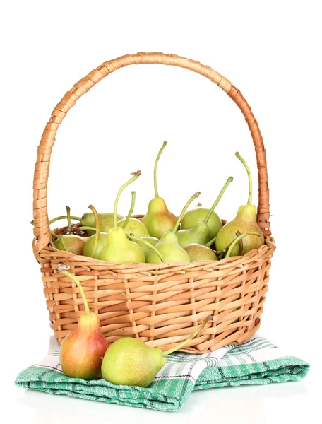 Peras maduras en cesta aisladas en blanco —  Fotos de Stock