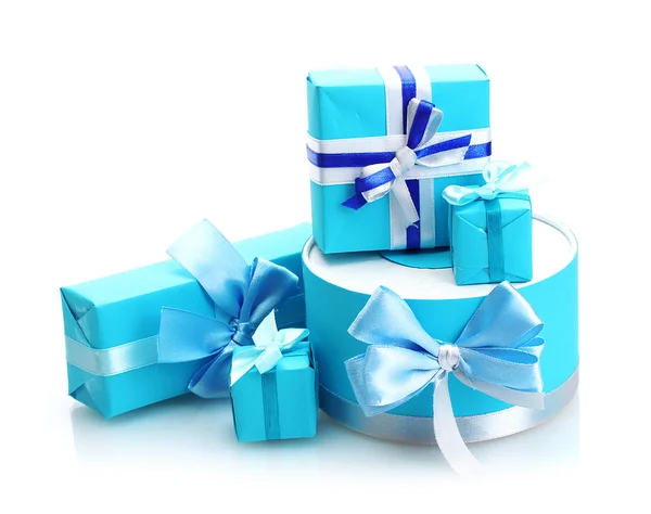 Blå gåvor med bågar isolerad på vit — Stockfoto