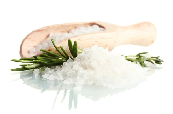 盐与新鲜的迷迭香和百里香上白色隔离 — 图库照片