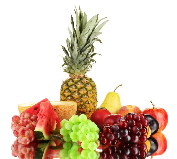 Reife Früchte isoliert auf weiß — Stockfoto