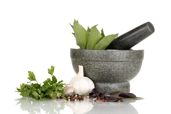 Set van ingrediënten en kruiden voor het koken geïsoleerd op wit — Stockfoto
