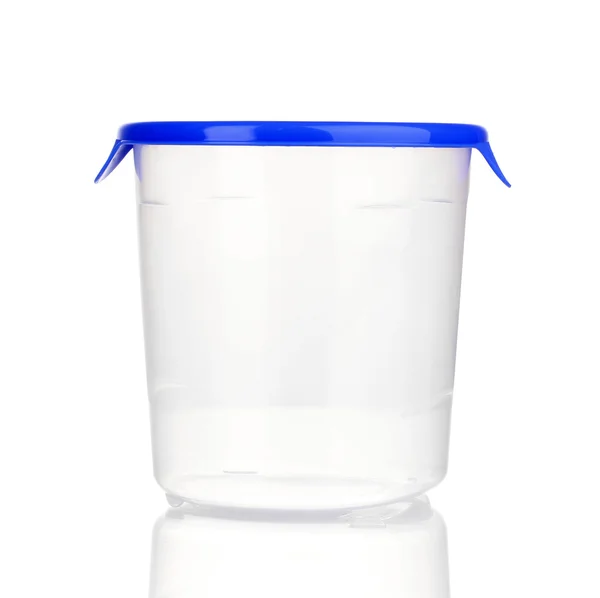 Пластиковый контейнер для пищевых продуктов, изолированных на белом — стоковое фото