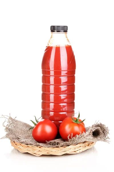 Sumo de tomate em garrafa sobre pano de saco isolado em branco — Fotografia de Stock