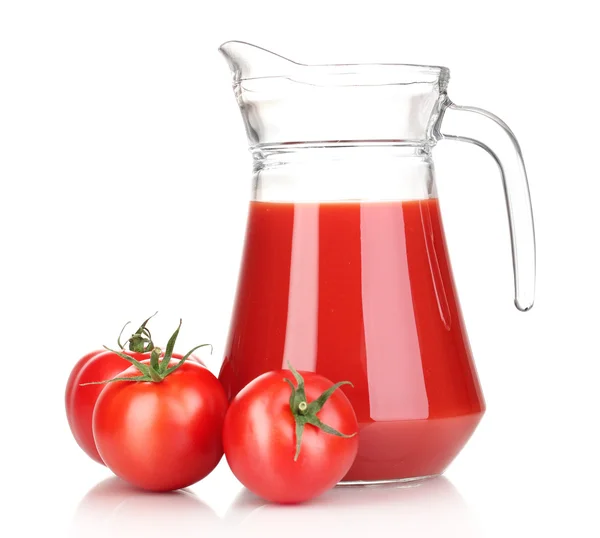 Tomatensaft im Krug isoliert auf weiß — Stockfoto