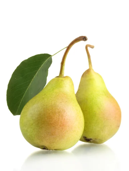 Sappige smaakvolle peren geïsoleerd op wit — Stockfoto