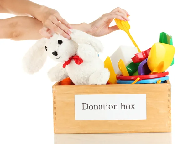 Caixa de doação com crianças brinquedos no fundo branco close-up — Fotografia de Stock
