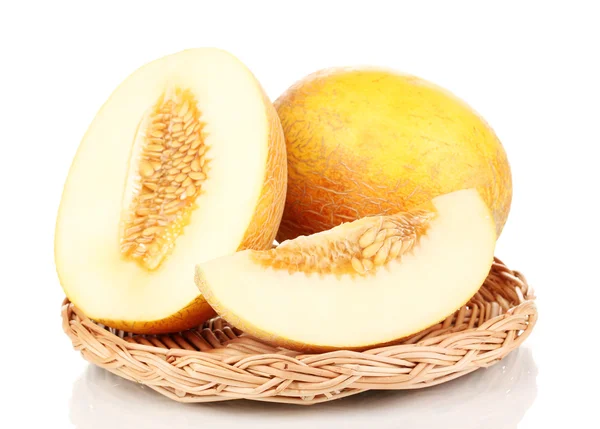Melones maduros en cuna de mimbre aislada en blanco —  Fotos de Stock