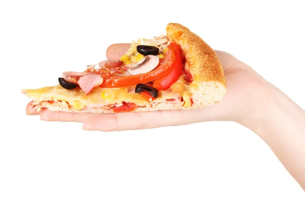 Dilim üzerinde beyaz izole lezzetli pizza el yakın çekim — Stok fotoğraf