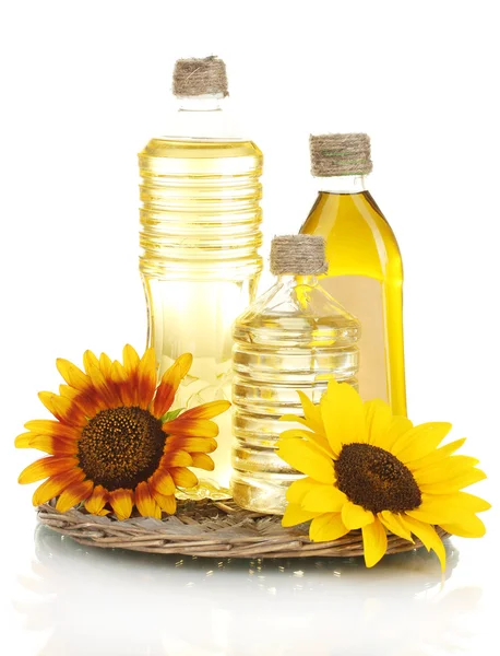 Öl in Flaschen und Sonnenblumen, isoliert auf weiß — Stockfoto