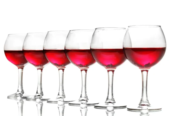 แก้วไวน์ที่แยกจากสีขาว — ภาพถ่ายสต็อก