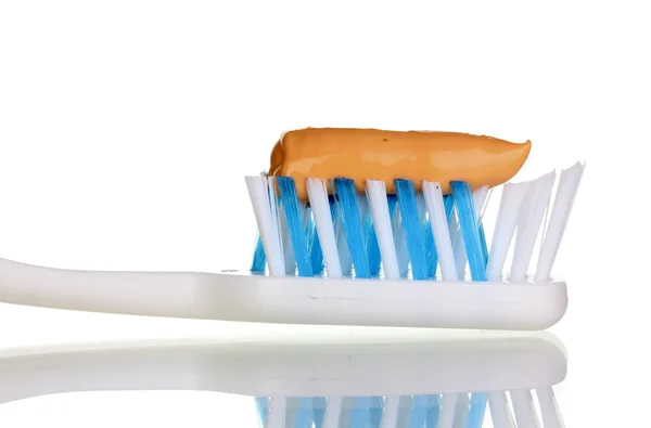 Brosse à dents avec pâte isolée sur blanc — Photo